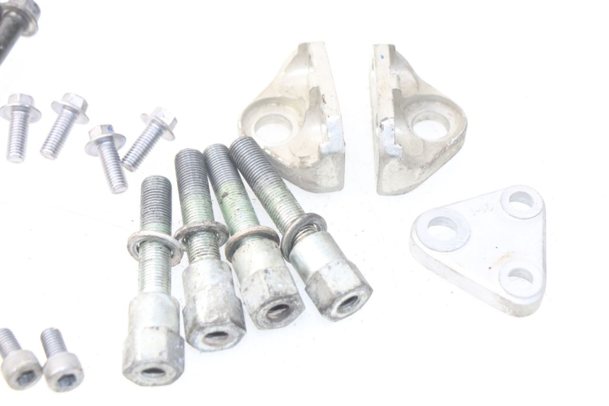 photo de SOPORTE DEL MOTOR YAMAHA FJR ABS 1300 (2006 - 2012) - Primer plano técnico