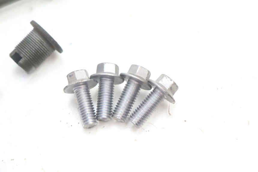 photo de SOPORTE MOTOR YAMAHA FJR 1300 (2001 - 2005) - Primer plano técnico