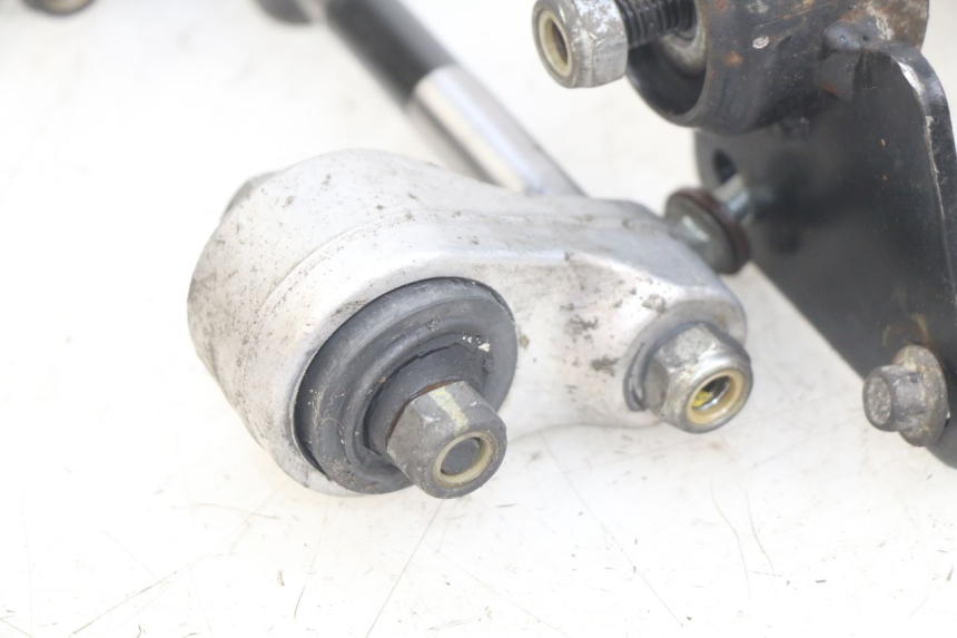 photo de SOPORTE DEL MOTOR GILERA GP 800 (2007 - 2013) - Detalles de los puntos de fijación