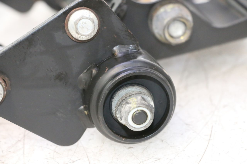 photo de SOPORTE DEL MOTOR GILERA GP 800 (2007 - 2013) - Zoom estado de uso
