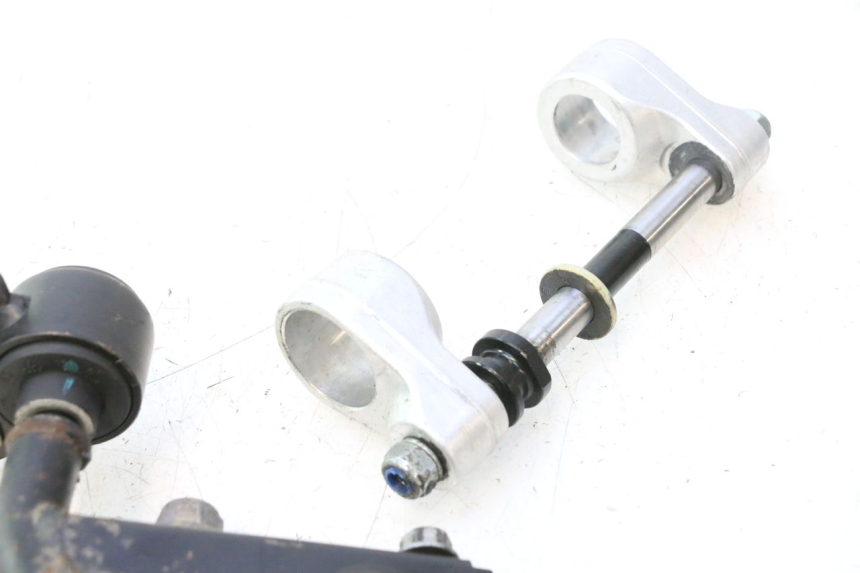 photo de SOPORTE DEL MOTOR GILERA GP 800 (2007 - 2013) - Estado de la superficie y material
