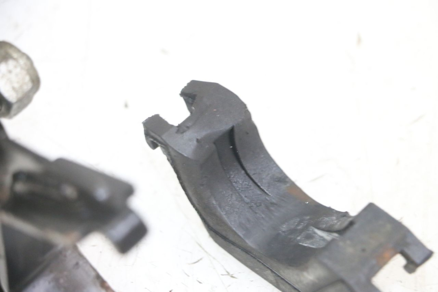 photo de SOPORTE MOTOR PEUGEOT JET FORCE CARBU 50 (2003 - 2016) - Zoom estado de uso