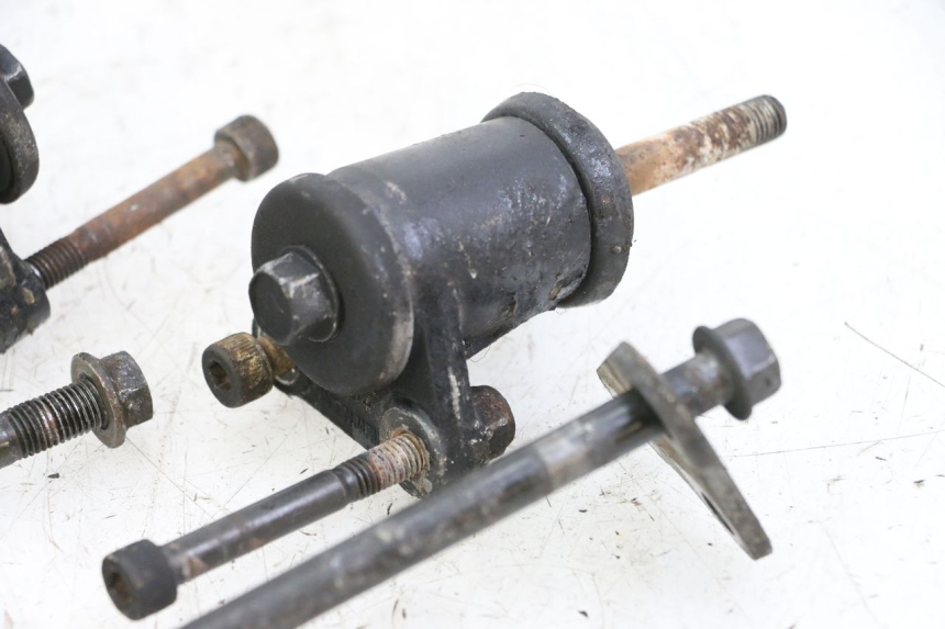 photo de SOPORTE MOTOR KAWASAKI ZR7 ZR-7 S 750 (1999 - 2004) - Otra perspectiva