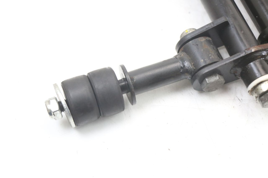 photo de SOPORTE MOTOR PIAGGIO MP3 HPE 350 (2018 - 2020) - Detalles de los puntos de fijación