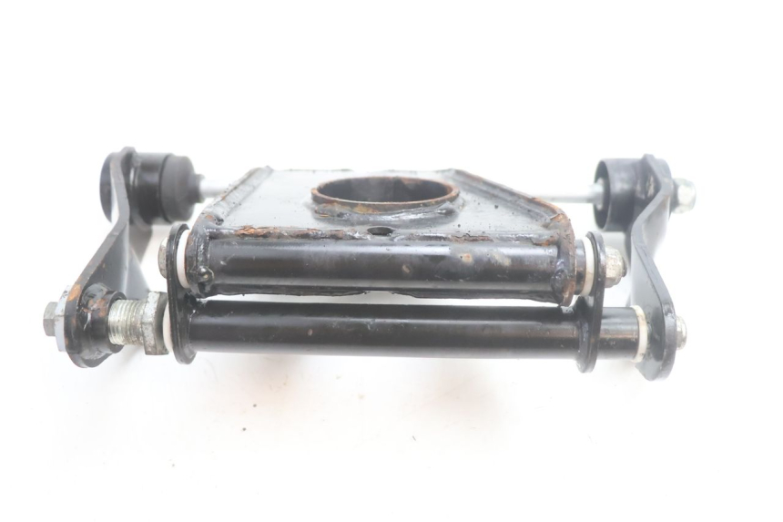 photo de SOPORTE MOTOR PIAGGIO MP3 HPE 530 (2022 - 2026) - Detalle de la pieza