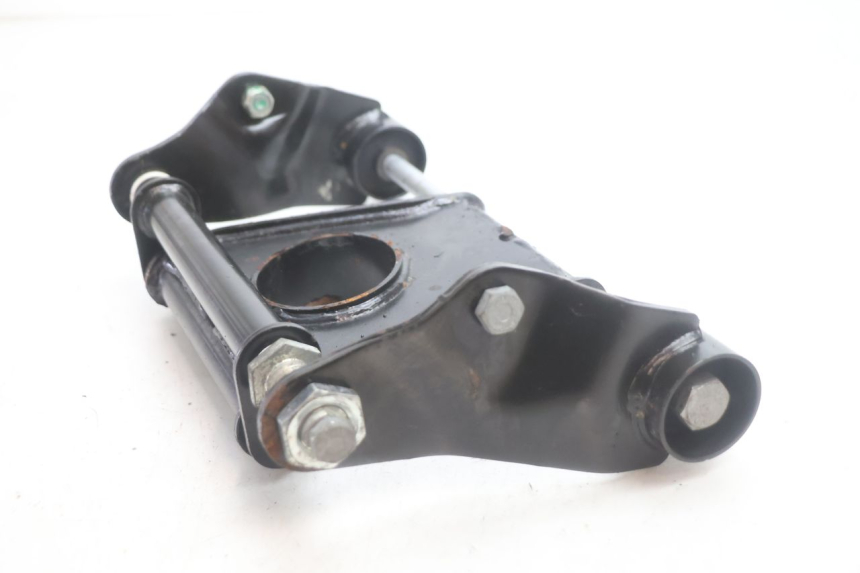 photo de SOPORTE MOTOR PIAGGIO MP3 HPE 530 (2022 - 2026) - Detalles de los puntos de fijación