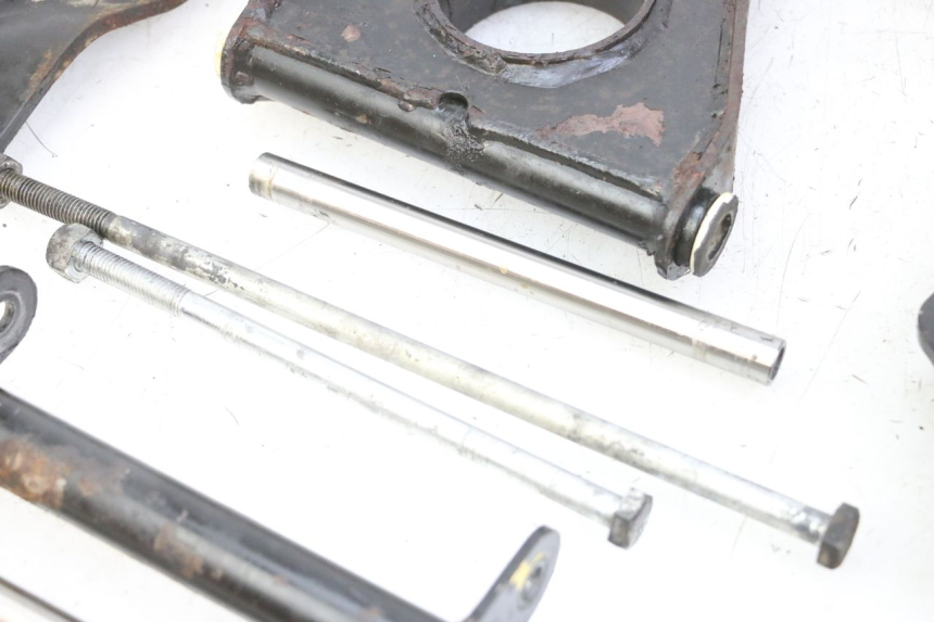 photo de SOPORTE DEL MOTOR PIAGGIO MP3 LT 400 (2007 - 2012) - Detalles de los puntos de fijación