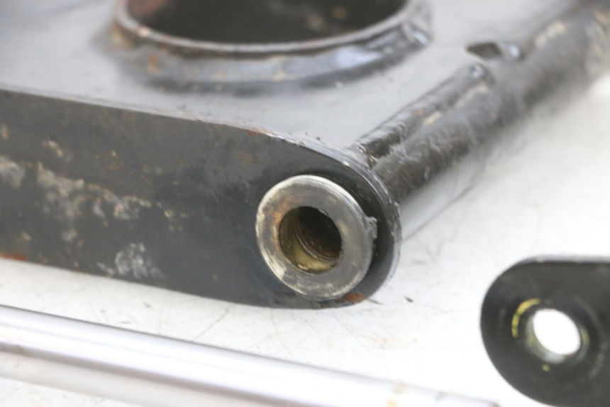 photo de SOPORTE DEL MOTOR PIAGGIO MP3 LT 400 (2007 - 2012) - Detalles de los puntos de fijación