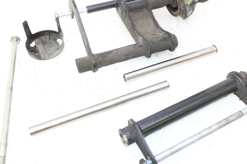 photo de SOPORTE MOTOR PIAGGIO MP3 LT 300 (2010 - 2016) - Enfoque en la estructura