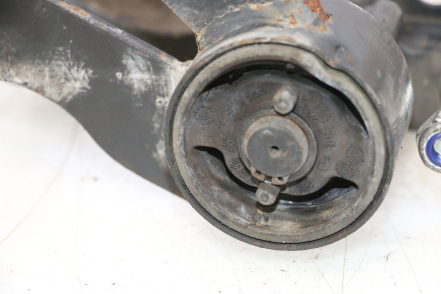photo de SOPORTE MOTOR PIAGGIO MP3 LT 300 (2010 - 2016) - Detalles de los puntos de fijación