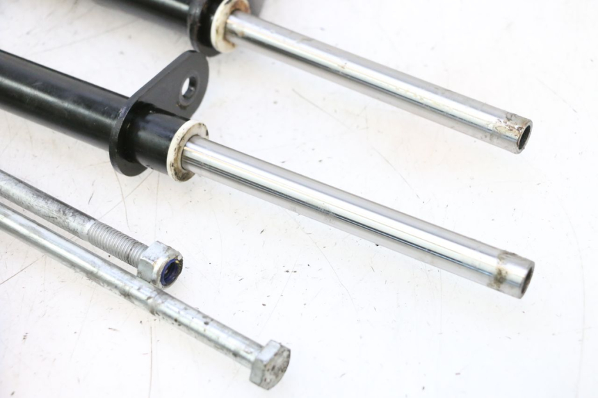 photo de SOPORTE DEL MOTOR PIAGGIO MP3 LT 400 (2007 - 2012) - Detalles de los puntos de fijación