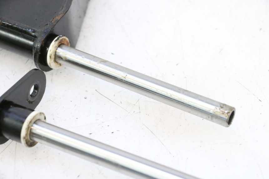 photo de SOPORTE DEL MOTOR PIAGGIO MP3 LT 400 (2007 - 2012) - Estado de la superficie y material