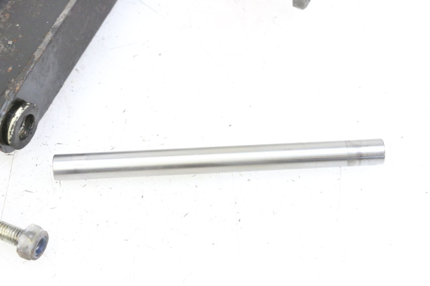 photo de SOPORTE MOTOR PIAGGIO MP3 500 (2011 - 2015) - Detalles de los puntos de fijación