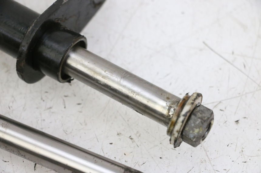 photo de SOPORTE MOTOR PIAGGIO MP3 125 (2006 - 2014) - Detalles de los puntos de fijación