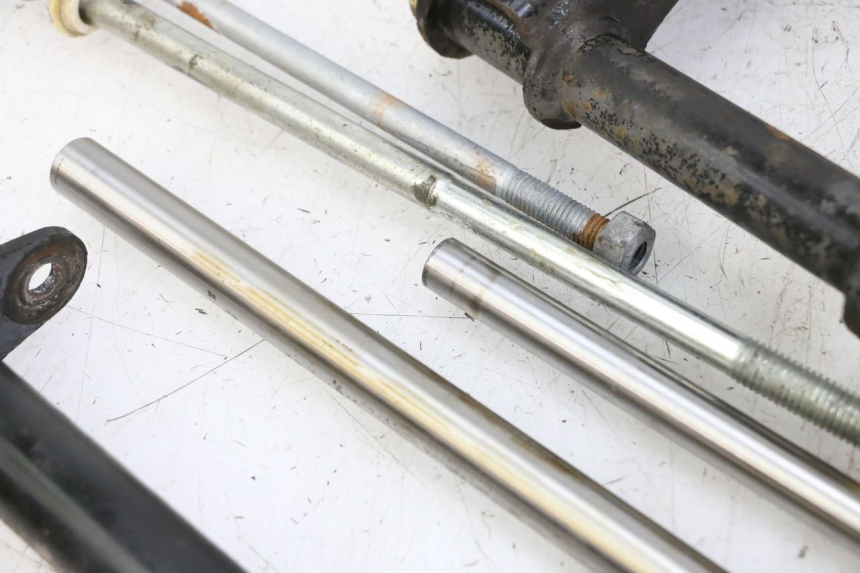 photo de SOPORTE MOTOR PIAGGIO VESPA GRANTURISMO 200 (2004 - 2005) - Características distintivas