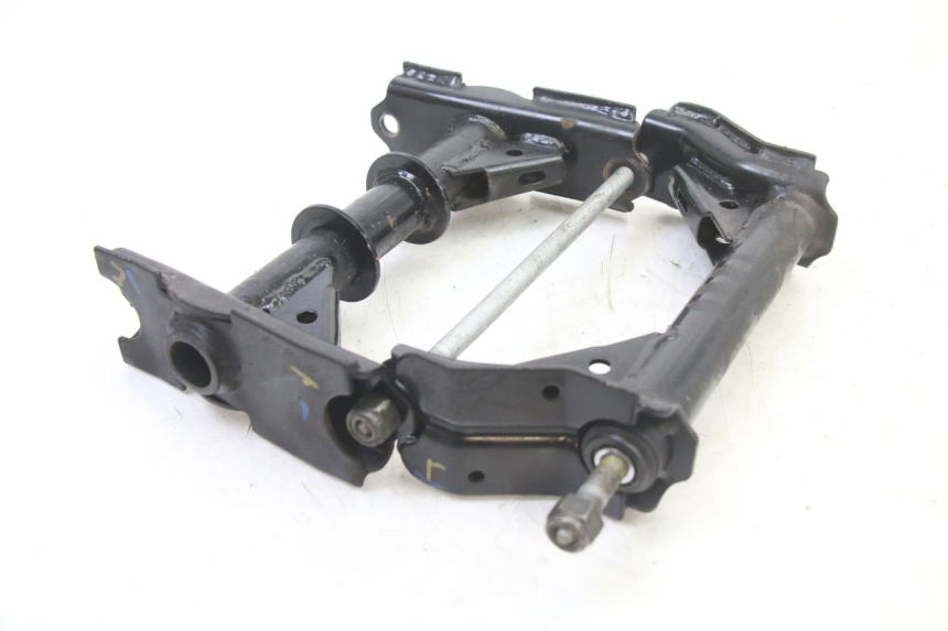 photo de SOPORTE MOTOR PEUGEOT SATELIS 125 (2013 - 2018) - Detalles de los puntos de fijación