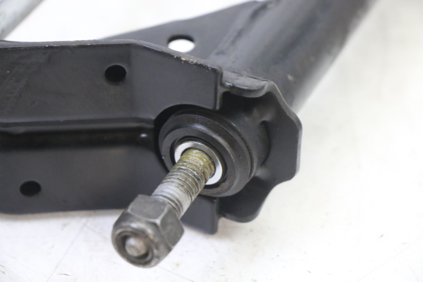 photo de SOPORTE MOTOR PEUGEOT SATELIS 125 (2013 - 2018) - Estado de la superficie y material