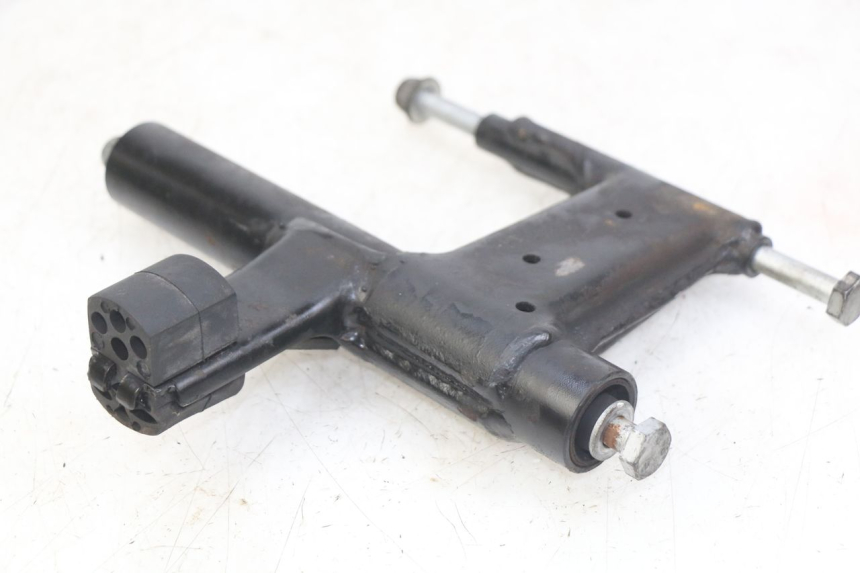 photo de SOPORTE DEL MOTOR APRILIA SCARABEO 100 (2003 - 2012) - Primer plano técnico