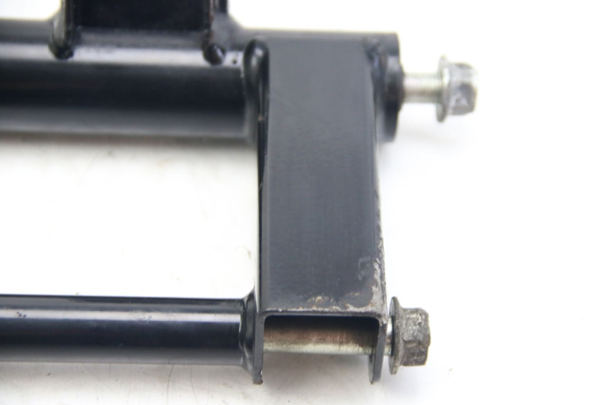 photo de SOPORTE DEL MOTOR SUZUKI SIXTEEN 125 (2008 - 2010) - Primer plano de alta resolución