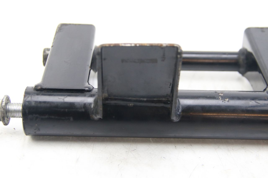 photo de SOPORTE DEL MOTOR SUZUKI SIXTEEN 125 (2008 - 2010) - Otra perspectiva