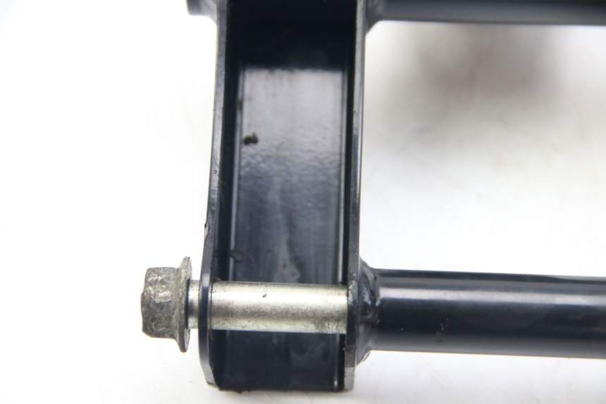 photo de SOPORTE DEL MOTOR SUZUKI SIXTEEN 125 (2008 - 2010) - Primer plano técnico