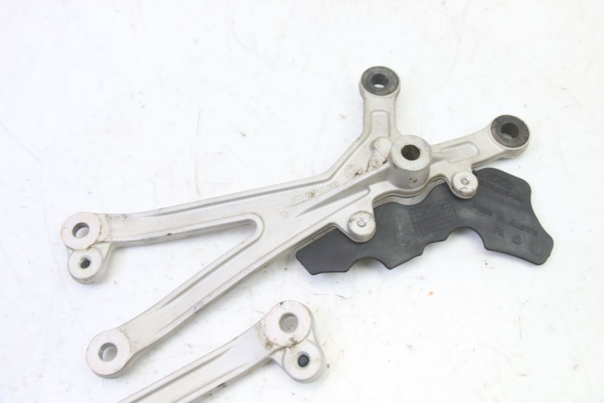 photo de SOPORTE MOTOR KTM SUPERENDURO R 950 (2005 - 2009) - Primer plano técnico
