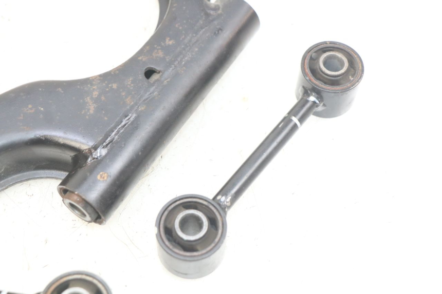 photo de SOPORTE DEL MOTOR YAMAHA X-CITY XCITY 125 (2007 - 2013) - Detalles de los puntos de fijación