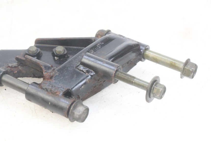 photo de SOPORTE DEL MOTOR YAMAHA YP MAJESTY 400 (2004 - 2008) - Detalles de los puntos de fijación