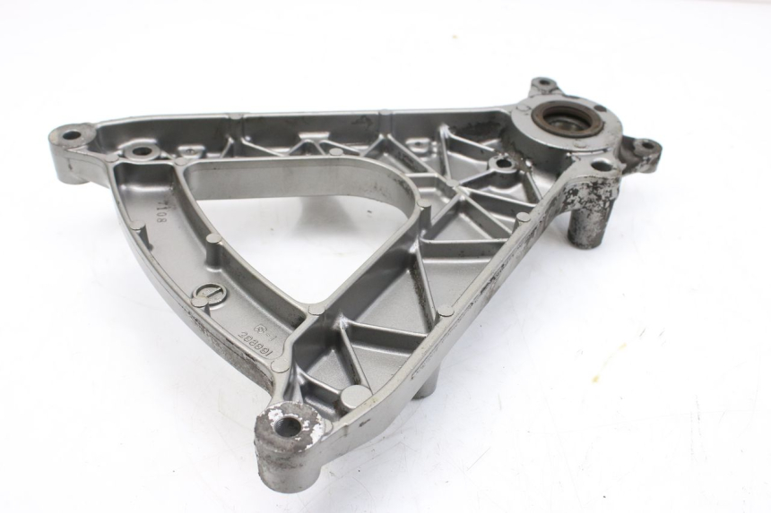 photo de SOPORTE DE ESCAPE SUZUKI AN BURGMAN 400 (2006 - 2010) - Detalle de la pieza