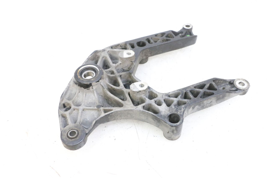 photo de SOPORTE DE ESCAPE SUZUKI BURGMAN 125 (2007 - 2014) - Detalle de la pieza