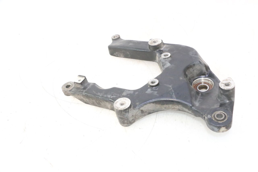 photo de SOPORTE DE ESCAPE SUZUKI BURGMAN 125 (2007 - 2014) - Primer plano técnico