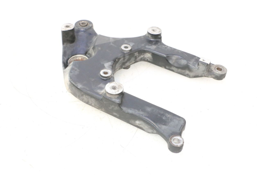 photo de SOPORTE DE ESCAPE SUZUKI BURGMAN 125 (2007 - 2014) - Detalles de los puntos de fijación