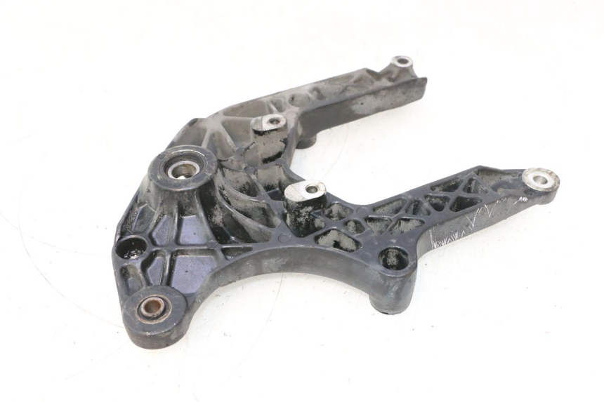 photo de SOPORTE DE ESCAPE SUZUKI BURGMAN 125 (2007 - 2014) - Otra perspectiva