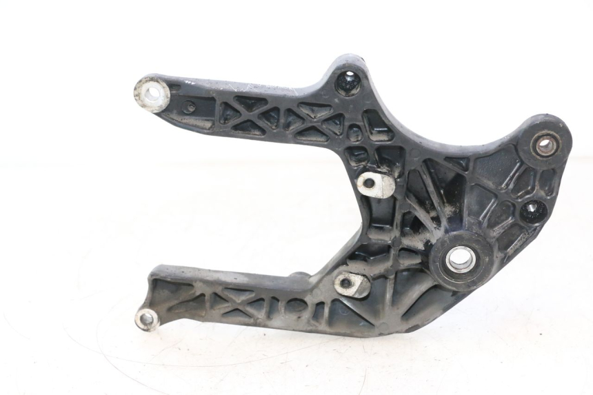 photo de SOPORTE DE ESCAPE SUZUKI BURGMAN 125 (2007 - 2014) - Primer plano técnico