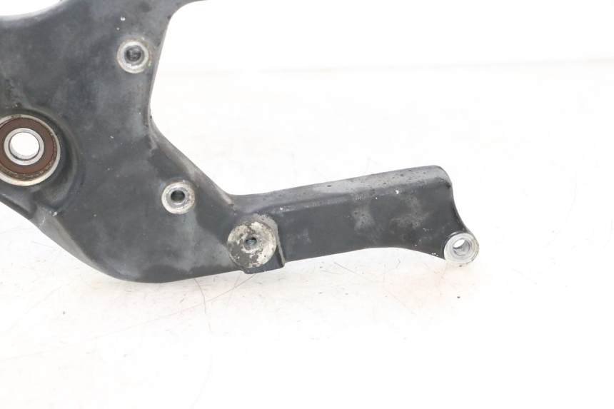 photo de SOPORTE DE ESCAPE SUZUKI BURGMAN 125 (2007 - 2014) - Detalles de los puntos de fijación