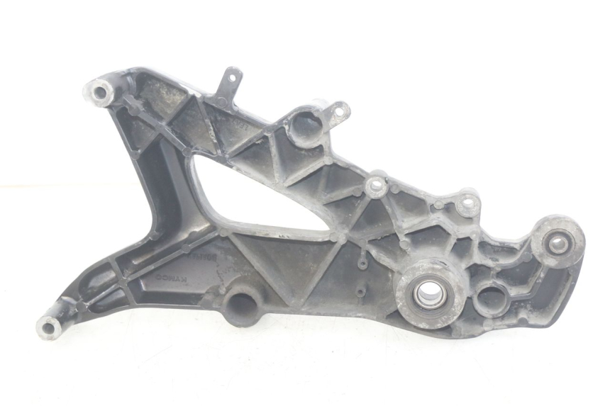 photo de SOPORTE DE ESCAPE KYMCO DINK STREET 125 (2009 - 2014) - Detalle de la pieza