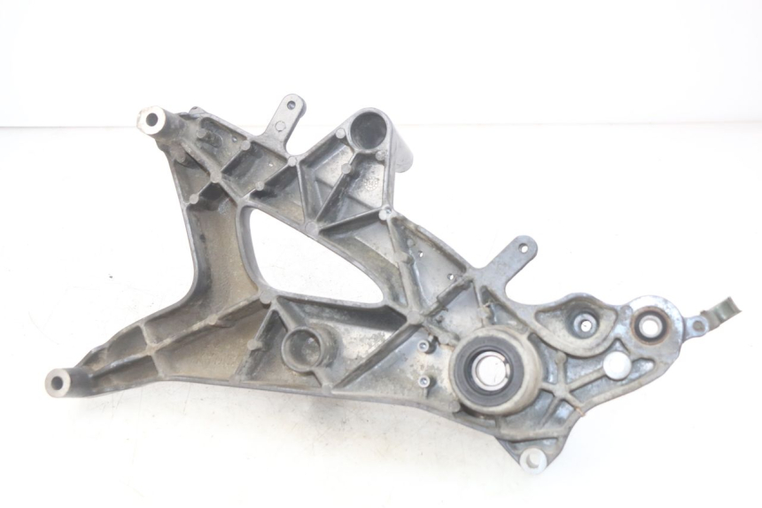 photo de SOPORTE DE ESCAPE KYMCO DOWNTOWN ABS 125 (2015 - 2017) - Detalle de la pieza