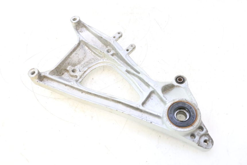 photo de MONTAJE TUBO ESCAPE CF MOTO E-CHARM 125 (2005 - 2008) - Primer plano técnico