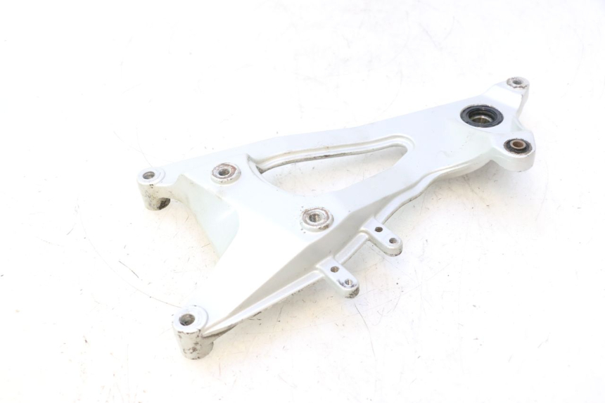 photo de MONTAJE TUBO ESCAPE CF MOTO E-CHARM 125 (2005 - 2008) - Detalles de los puntos de fijación