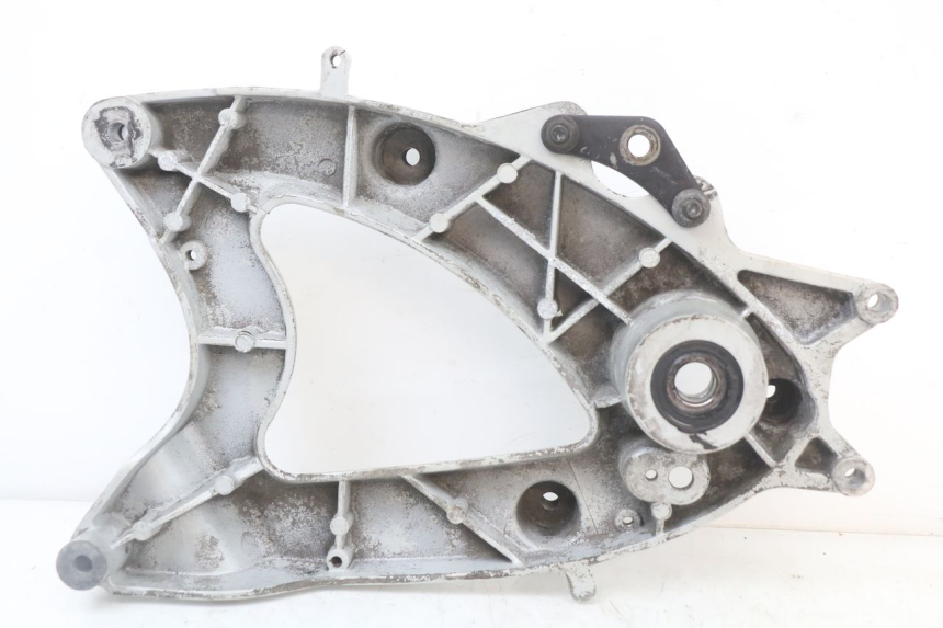 photo de MONTAJE TUBO ESCAPE LONGJIA EASY MAX 125 (2020 - 2024) - Primer plano técnico