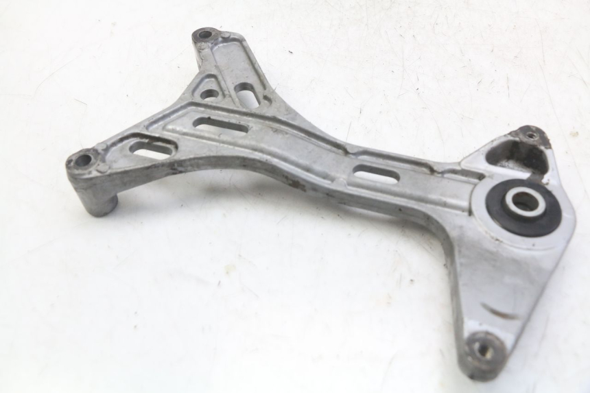 photo de SOPORTE DE ESCAPE HONDA FES PANTHEON 2T 125 (1998 - 2002) - Primer plano técnico