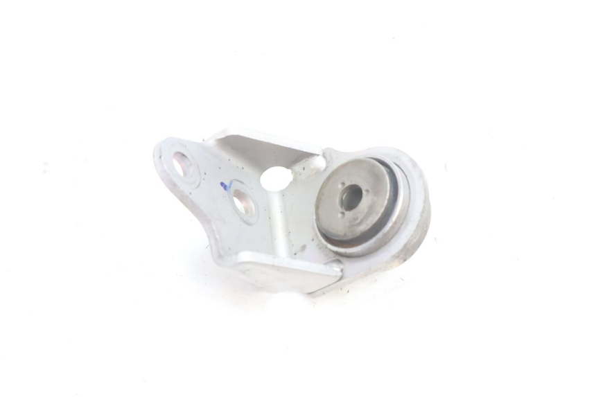 photo de MONTAJE TUBO ESCAPE YAMAHA FZ8 800 (2010 - 2016) - Primer plano técnico