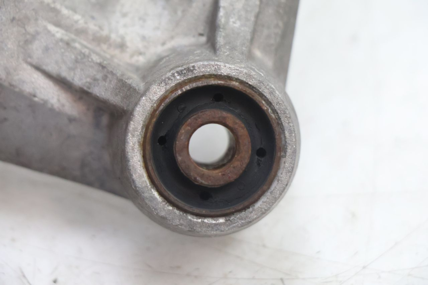 photo de MONTAJE TUBO ESCAPE GILERA GP 800 (2007 - 2013) - Primer plano técnico