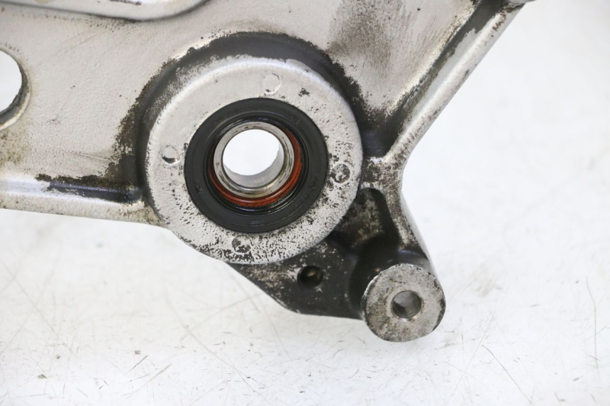 photo de MONTAJE TUBO ESCAPE KYMCO GRAND DINK 125 (2002 - 2007) - Detalles de los puntos de fijación