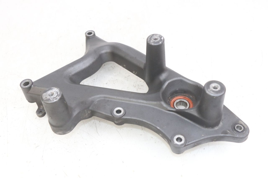 photo de SOPORTE DE ESCAPE SYM GTS EFI 125 (2012 - 2016) - Otra perspectiva