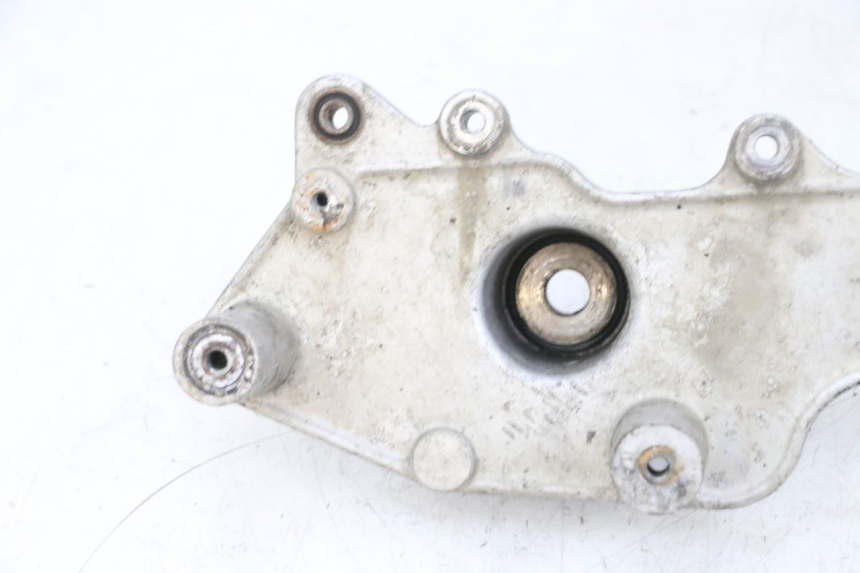 photo de MONTAJE TUBO ESCAPE SYM GTS EVO 125 (2009 - 2013) - Detalles de los puntos de fijación