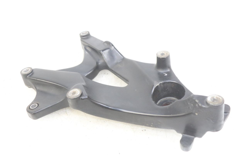 photo de SOPORTE DE ESCAPE YAMAHA HW XENTER 125 (2011 - 2017) - Otra perspectiva