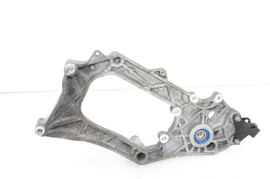 photo de MONTAJE TUBO ESCAPE PIAGGIO MP3 HPE 350 (2018 - 2020) - Otra perspectiva