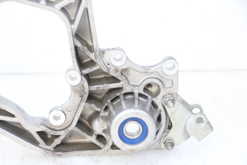 photo de MONTAJE TUBO ESCAPE PIAGGIO MP3 HPE 310 (2024 - 2025) - Zoom estado de uso