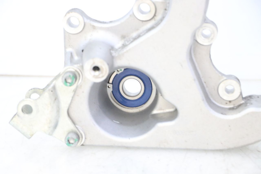 photo de MONTAJE TUBO ESCAPE PIAGGIO MP3 HPE 310 (2024 - 2025) - Detalles de los puntos de fijación